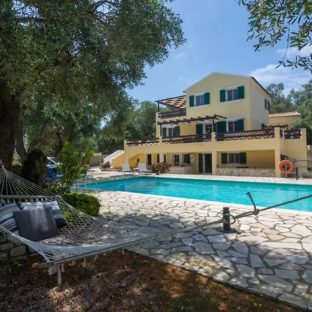 Elaia & No.5 Apartment Gaios