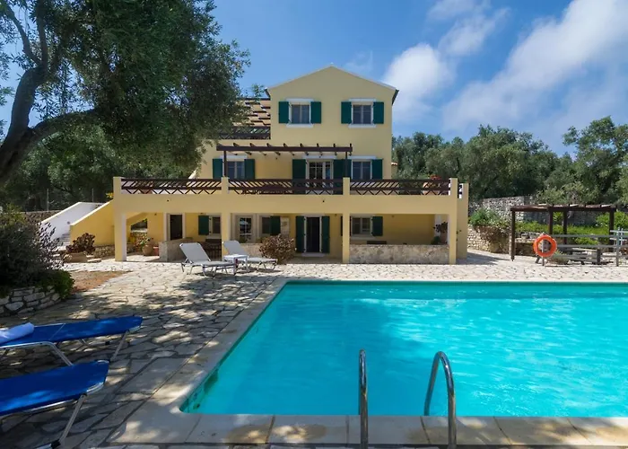 Elaia & No.5 * Gaios